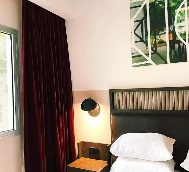 اتاق استاندارد, Lepic