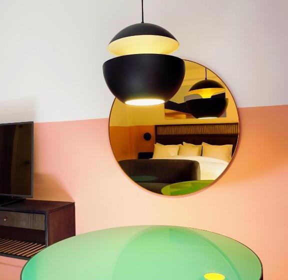 اتاق سوپریور, Lepic