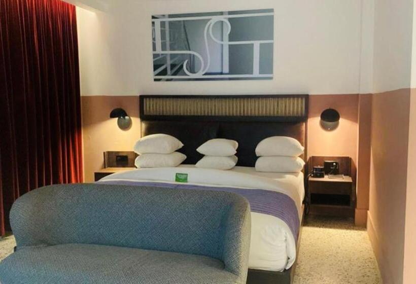 اتاق سوپریور, Lepic