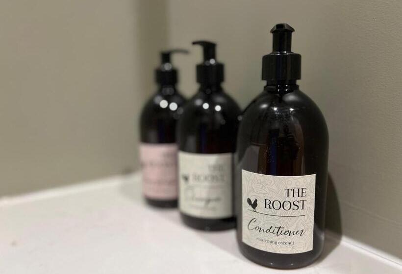 חדר דלוקס, The Roost