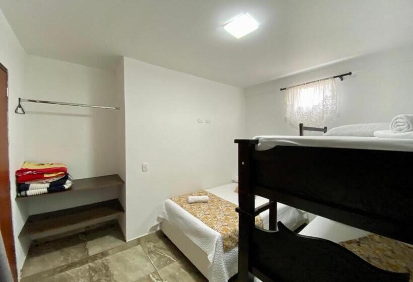 اتاق استاندارد چهارنفره با سرویس بهداشتی مشترک, Casa Lubel