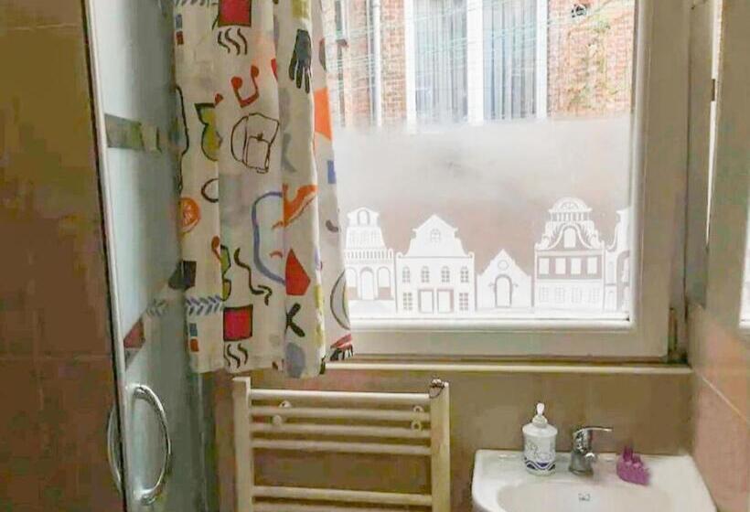 חדר סטנדרט, Room In Bb   Chambre Z2 A Bruxelles