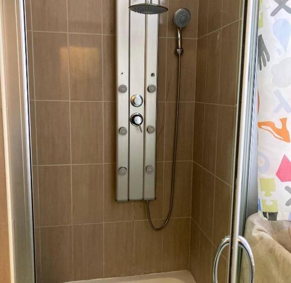 חדר סטנדרט, Room In Bb   Chambre Z2 A Bruxelles