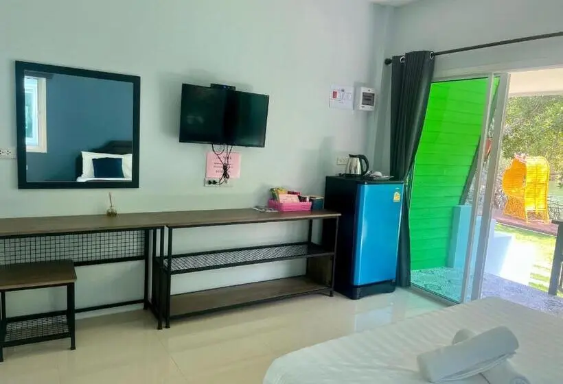 バルコニー付きスタンダードルーム, บ้านพักชายคลอง @บางปู สามร้อยยอด