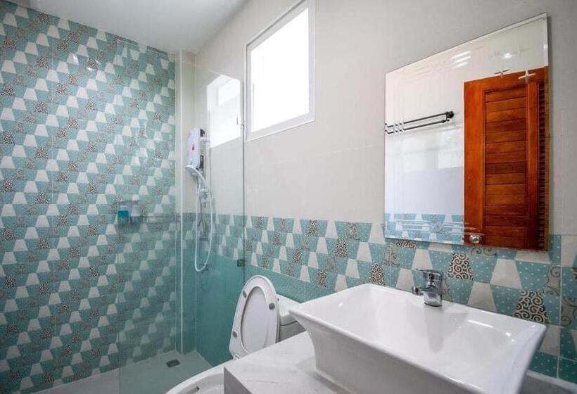 Standard Værelse m. Balkon, บ้านพักชายคลอง @บางปู สามร้อยยอด