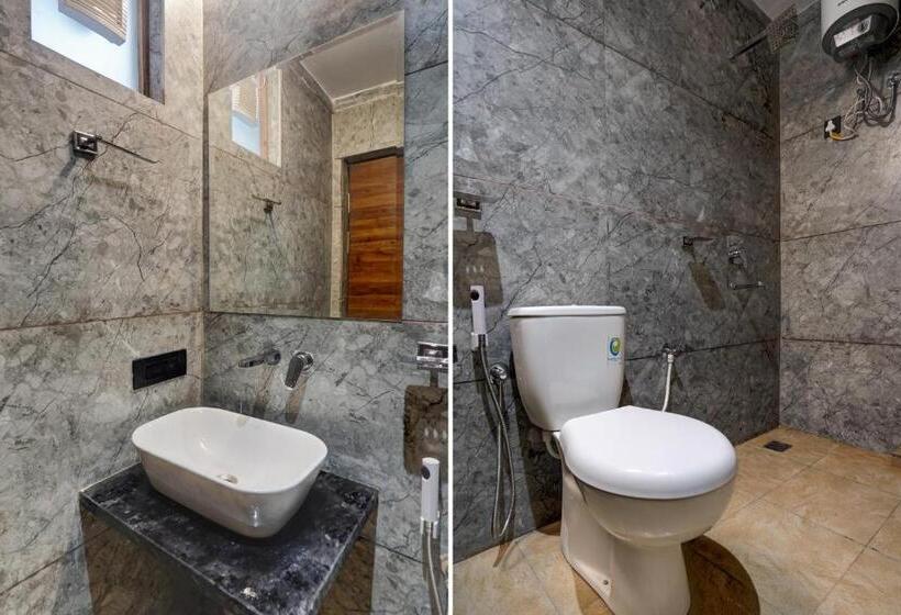 Трехместный Номер Классика, Townhouse Oak Hotel Comfortable Inn