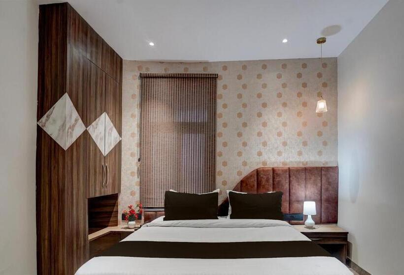 Трехместный Номер Классика, Townhouse Oak Hotel Comfortable Inn