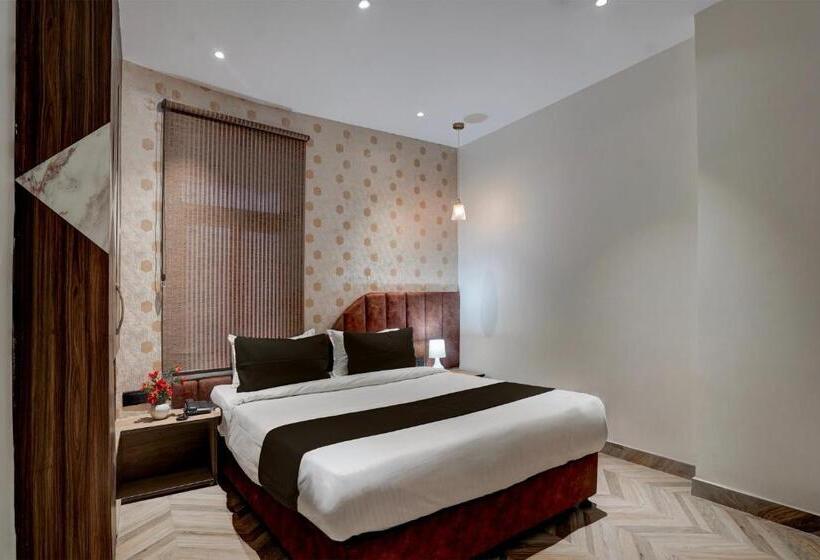 Трехместный Номер Классика, Townhouse Oak Hotel Comfortable Inn