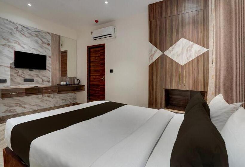 Трехместный Номер Классика, Townhouse Oak Hotel Comfortable Inn