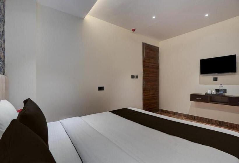 Трехместный Номер Классика, Townhouse Oak Hotel Comfortable Inn