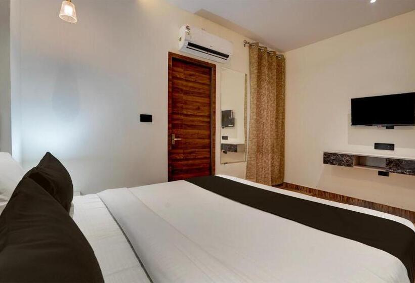 Трехместный Номер Классика, Townhouse Oak Hotel Comfortable Inn