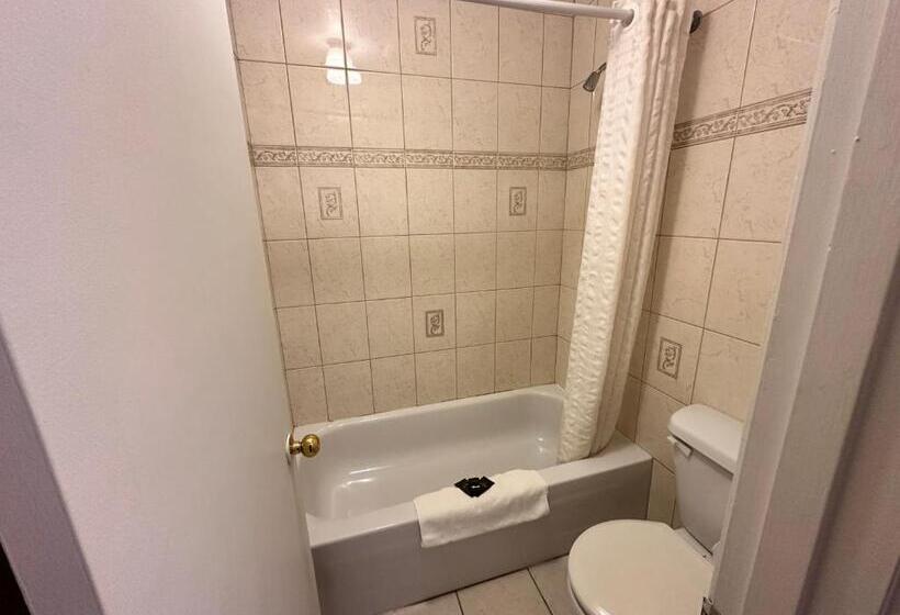 غرفة قياسية رباعية, White River Motel