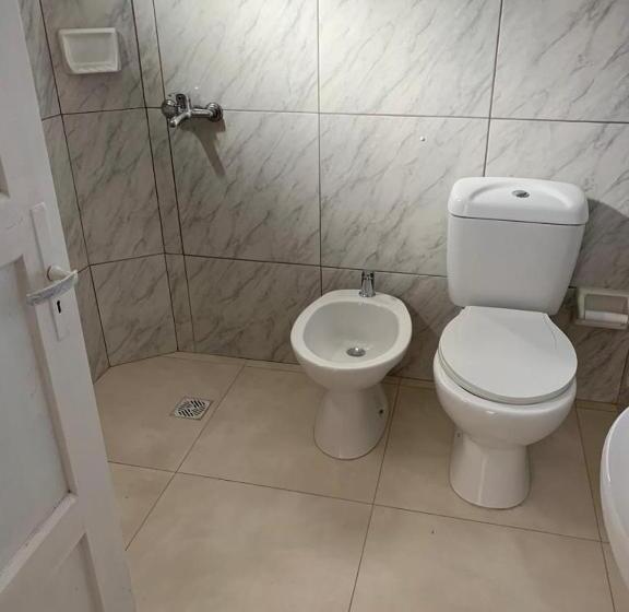 غرفة قياسية ثلاثية, American