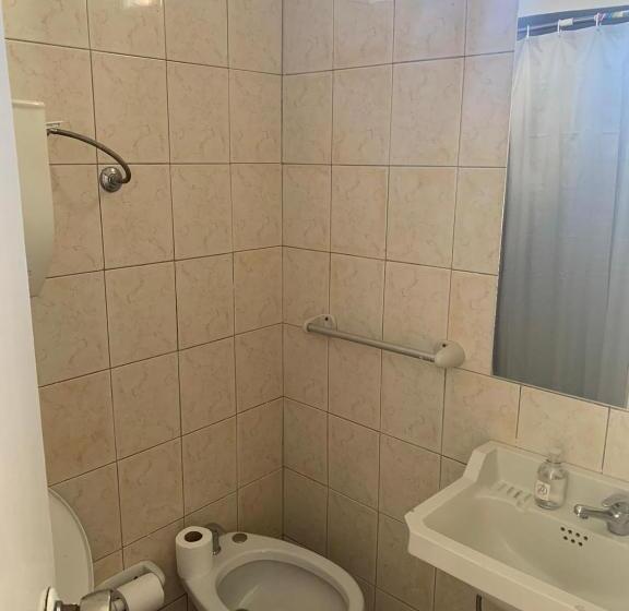 غرفة قياسية, American