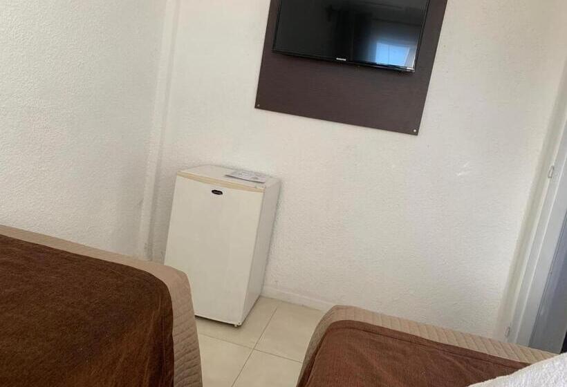 غرفة قياسية, American