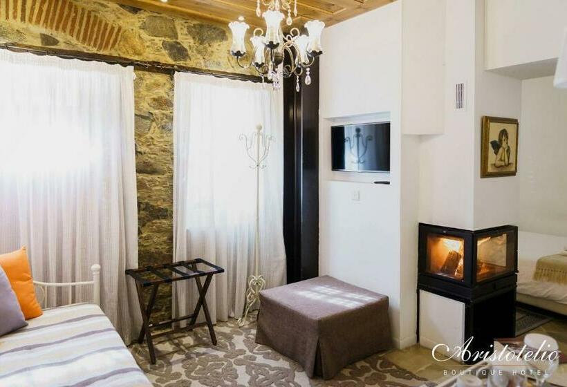 سوییت لوکس, Aristotelio Boutique