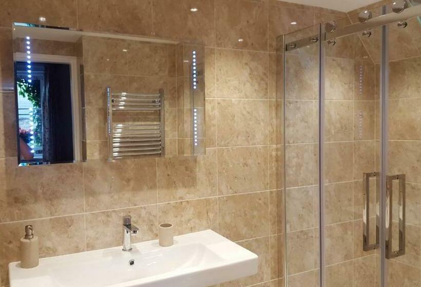 디럭스 룸 킹사이즈 침대, Grosmont House