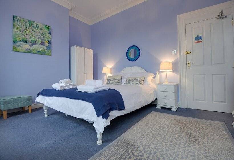 Номер Стандарт, Grosmont House
