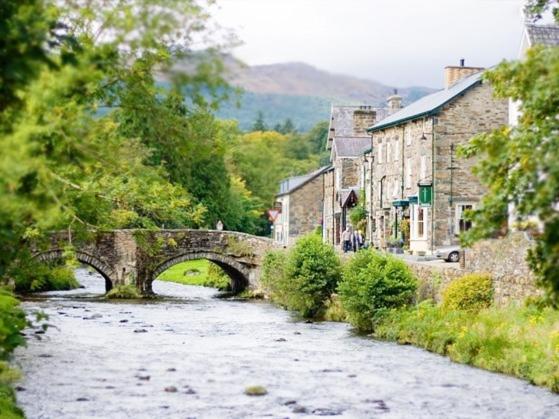 غرفة قياسية, The Coach House