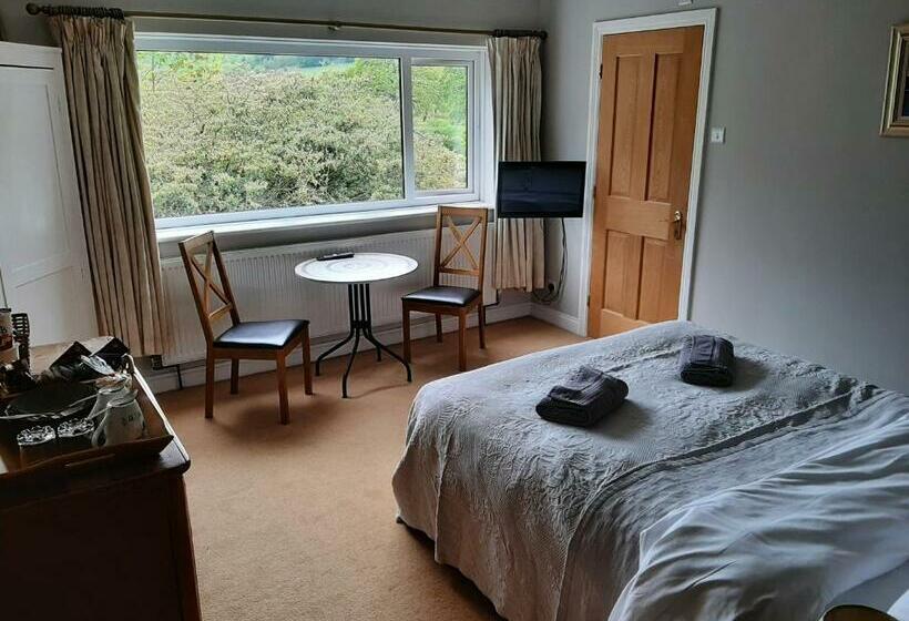 غرفة قياسية, The Coach House