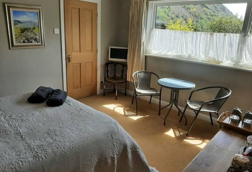 غرفة قياسية, The Coach House