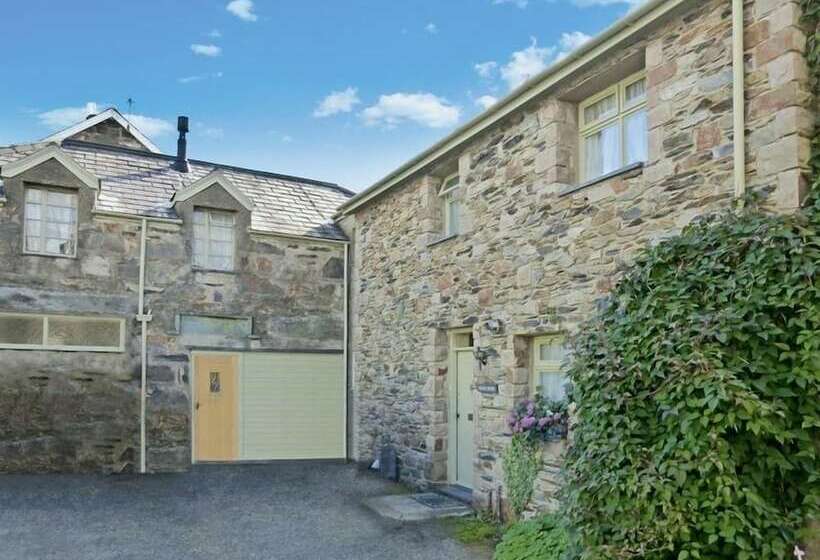 غرفة قياسية, The Coach House