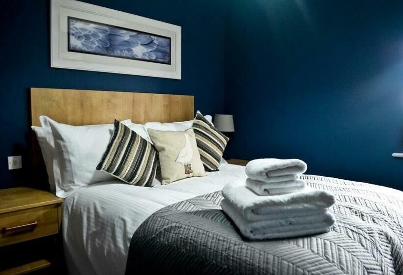 Quarto Estandar, The Ugly Duckling