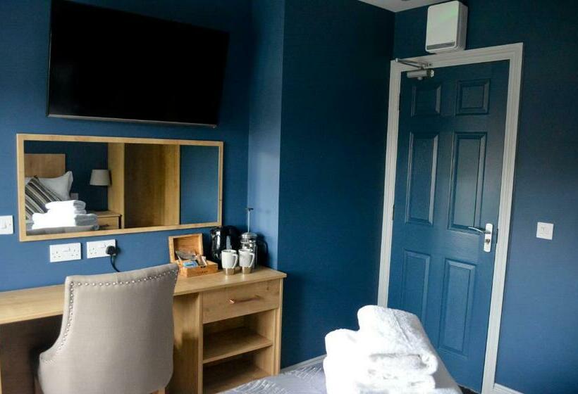 Quarto Estandar, The Ugly Duckling