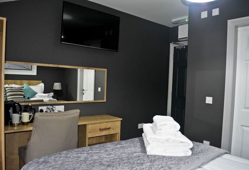 Quarto Estandar, The Ugly Duckling