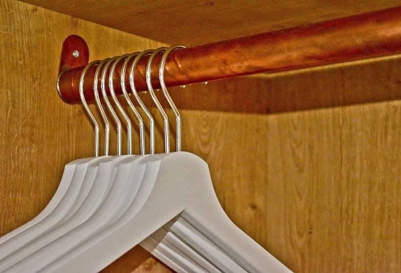 Quarto Estandar, The Ugly Duckling