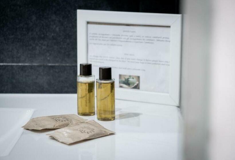 اتاق استاندارد سه نفره, Arch Rome Suites