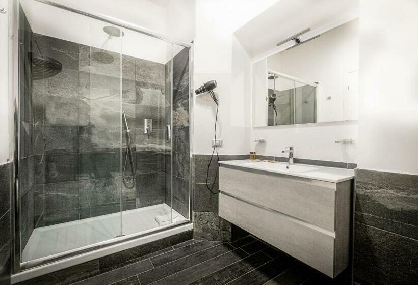 اتاق استاندارد سه نفره, Arch Rome Suites