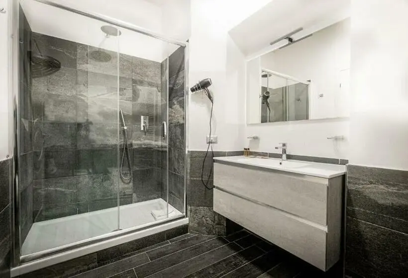 اتاق استاندارد سه نفره, Arch Rome Suites