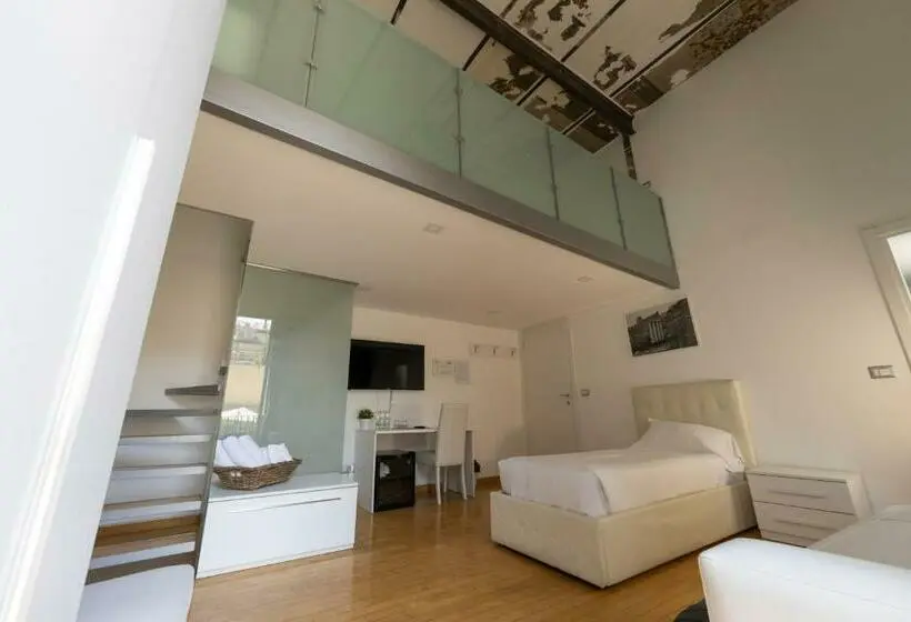 اتاق استاندارد سه نفره, Arch Rome Suites