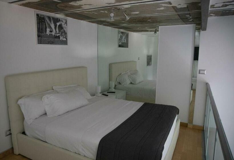 اتاق استاندارد سه نفره, Arch Rome Suites