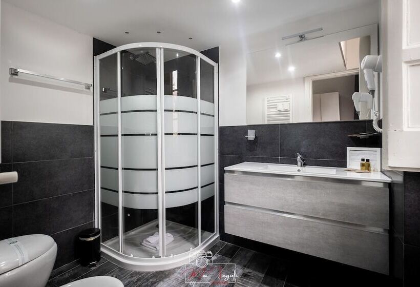 اتاق استاندارد سه نفره, Arch Rome Suites