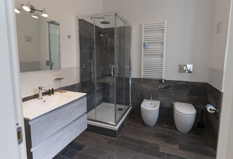 اتاق استاندارد سه نفره, Arch Rome Suites