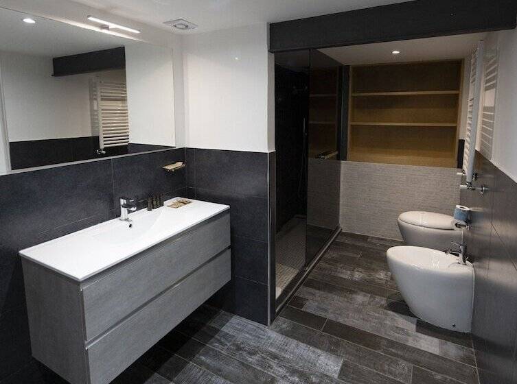 اتاق استاندارد سه نفره, Arch Rome Suites