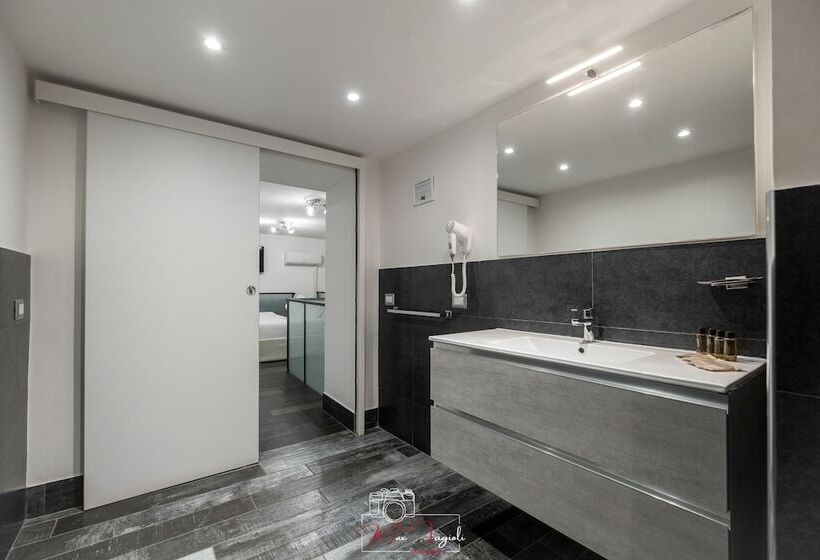 اتاق استاندارد چهار تخته, Arch Rome Suites