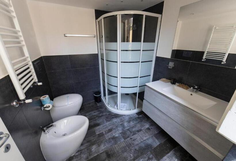 اتاق استاندارد سه نفره, Arch Rome Suites