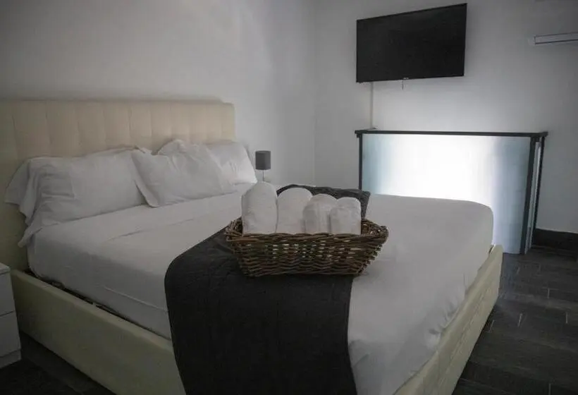 اتاق استاندارد چهار تخته, Arch Rome Suites
