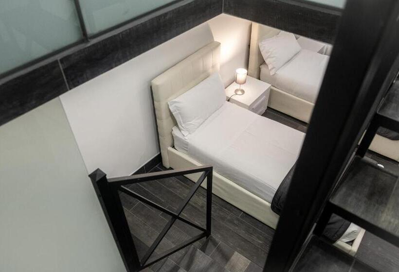اتاق استاندارد چهار تخته, Arch Rome Suites