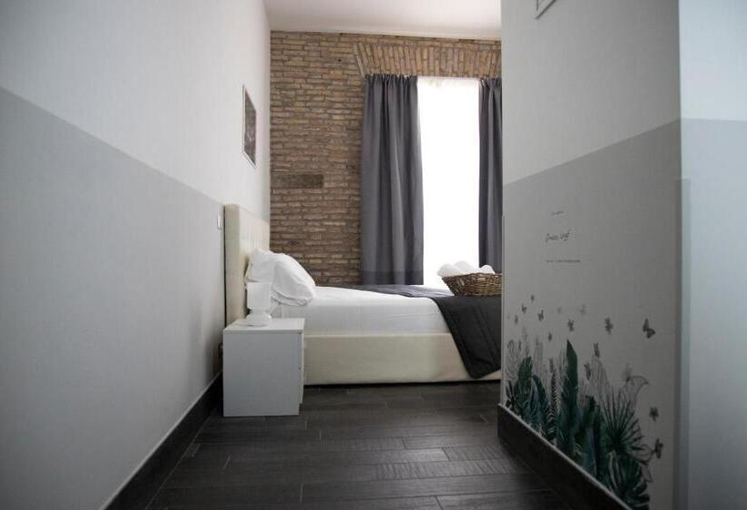 اتاق سوپریور با بالکن, Arch Rome Suites