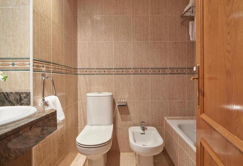 اتاق استاندارد سه نفره, Iraipe Achuri Auto Check In