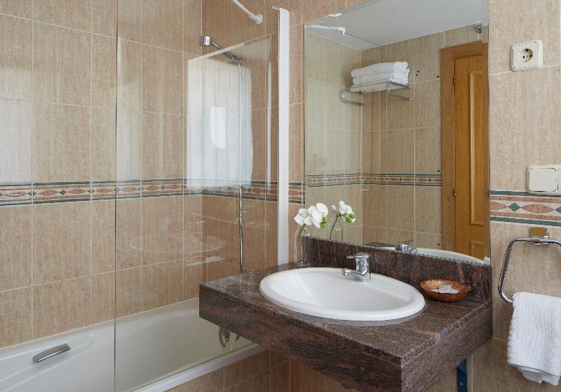 اتاق استاندارد سه نفره, Iraipe Achuri Auto Check In