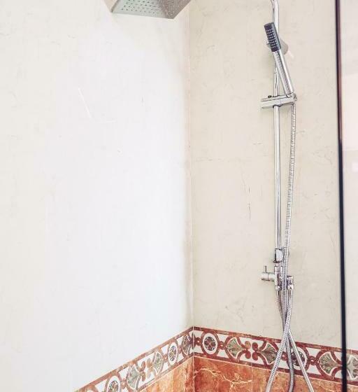 اتاق استاندارد, Dc Mesones 21