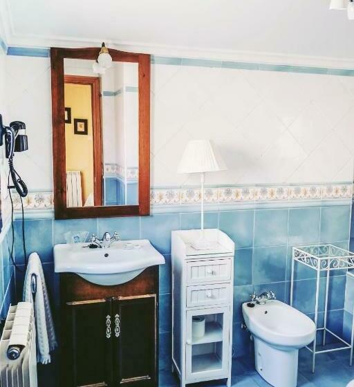 اتاق استاندارد, Dc Mesones 21