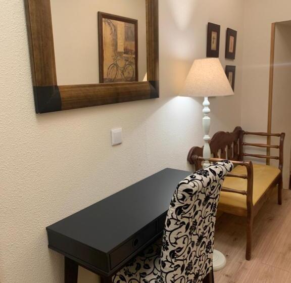 اتاق استاندارد, Dc Mesones 21