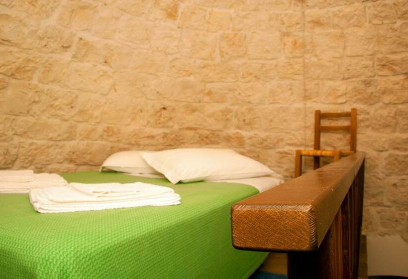 اتاق استاندارد سه نفره, Giardino Dei Trulli