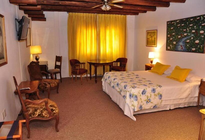 غرفة سوبيريور, La Castellana